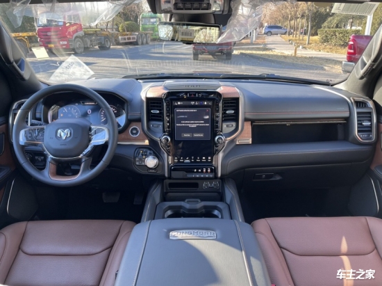 2023款加版公羊1500长角号性价比优秀