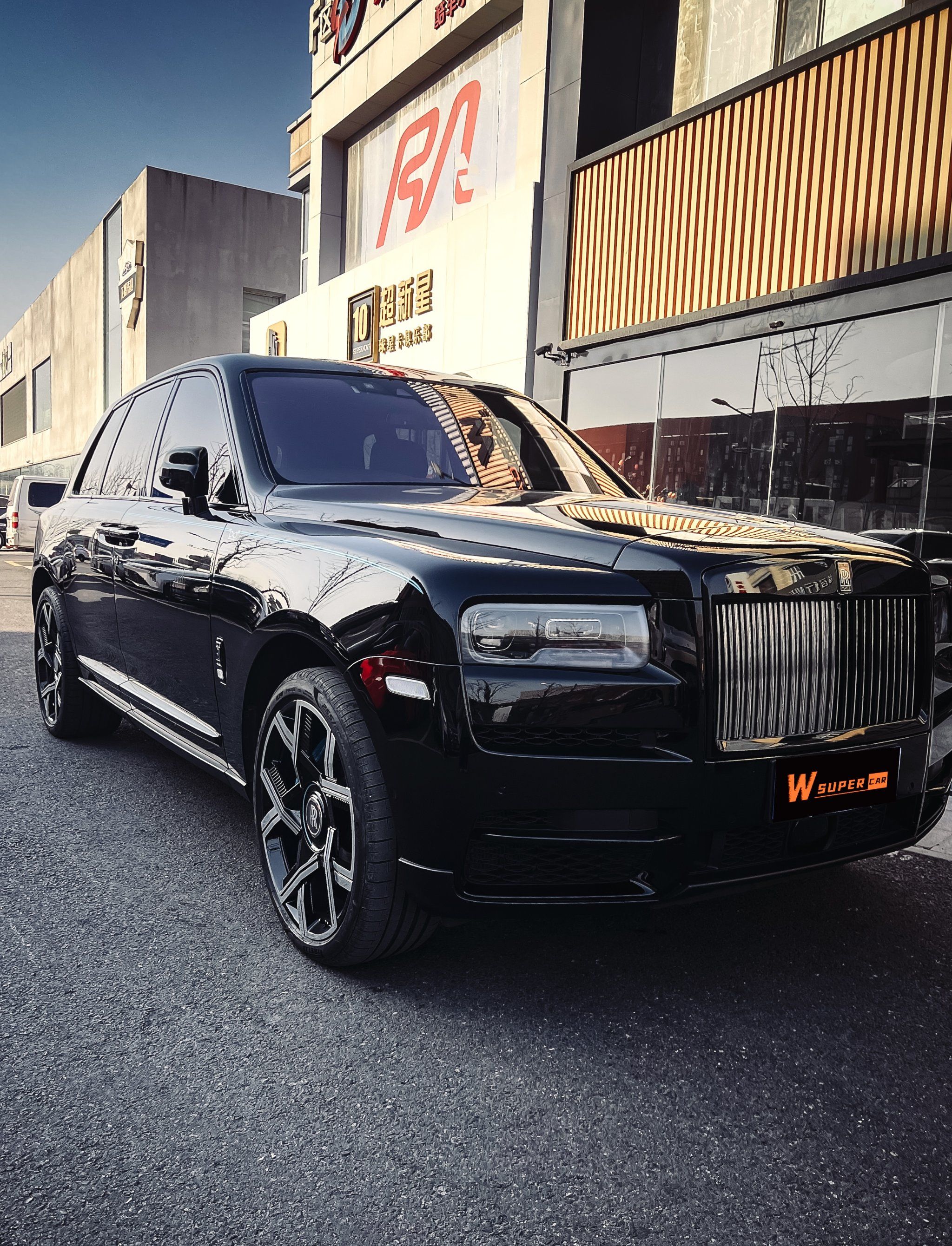 成都库里南价格最低626万起售 直降67万