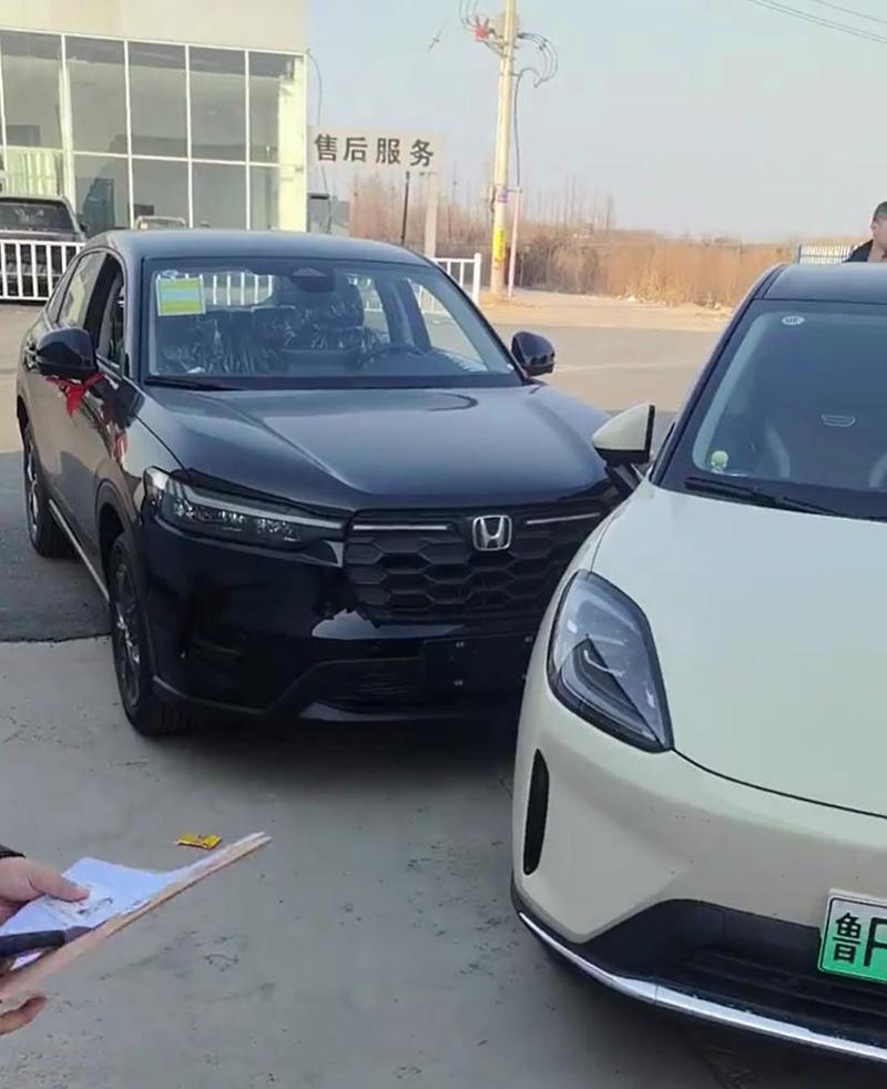 本田新车被4S店员工被撞损，车主想要退换车竟遭拒绝？