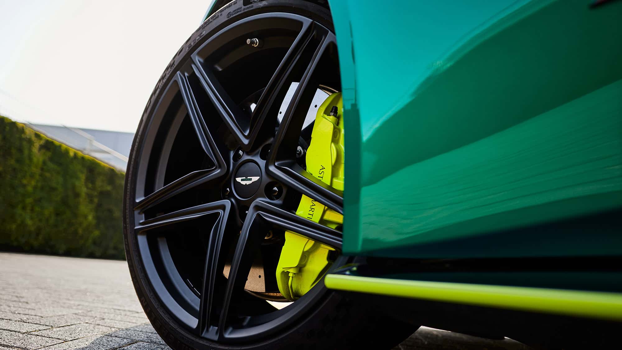 如何重塑驾驶“连接感”，首试阿斯顿·马丁Vantage S