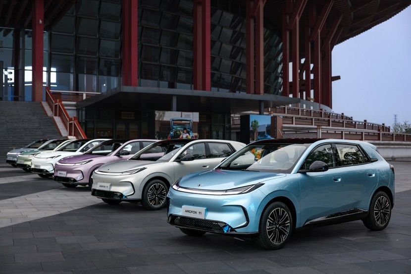 极狐T1推终身质保,上市价6.28万起