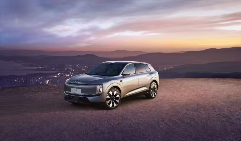 阿维塔12作为2026长安汽车重庆马拉松官方指定用车！