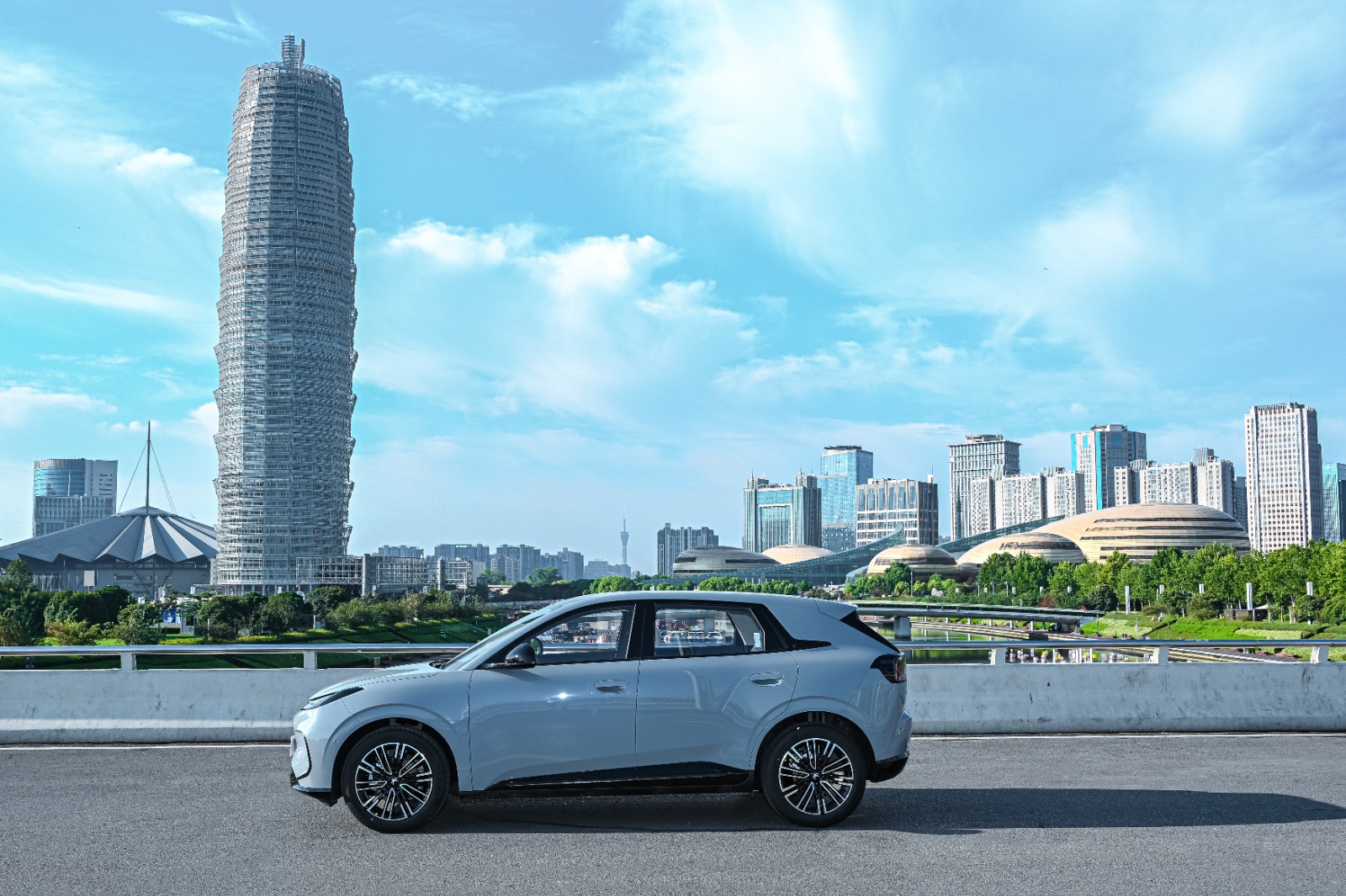 极狐T1司机梦幻座驾6.88万起360°透明底开启安全新纪元